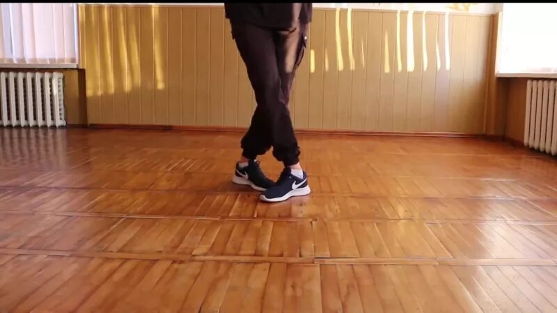 Крутые движения ногами. Танец ногами шафл. Урок танца ногами. Шафл занятия.
