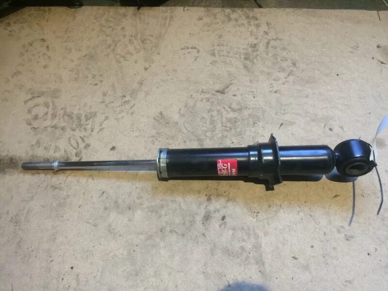 Амортизатор toyota 4853080701. Передние амортизаторы тойота ленд крузер прадо 150. Амортизаторы тойота королла 150. Оригинальные амортизаторы тойота. Toyota 48510-80698.