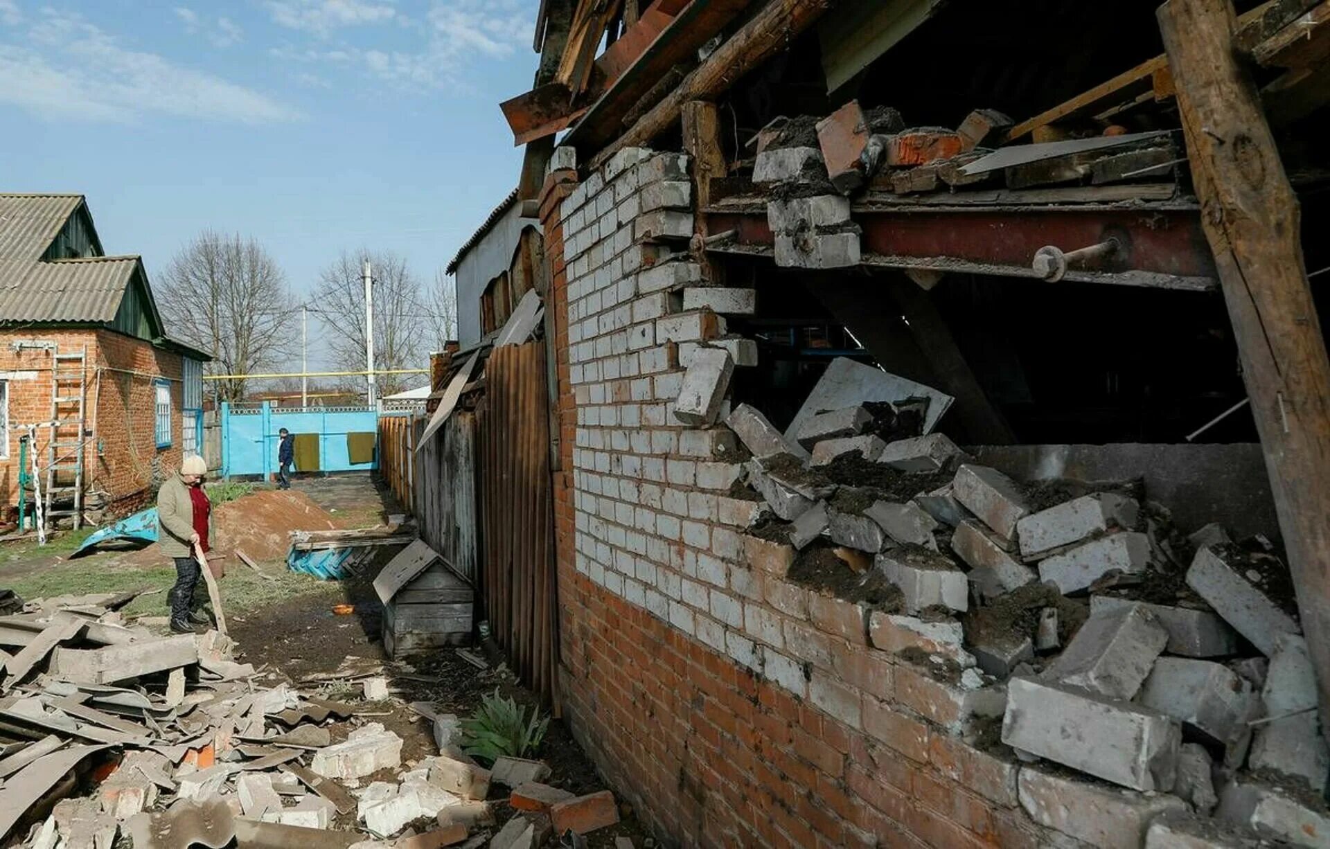 Обстрел головчино белгородской области. Обстрел села Головчино. Обстрел Головчино Белгородской. Головчино Белгородская область обстрел. Белгород Головчино обстреляли.