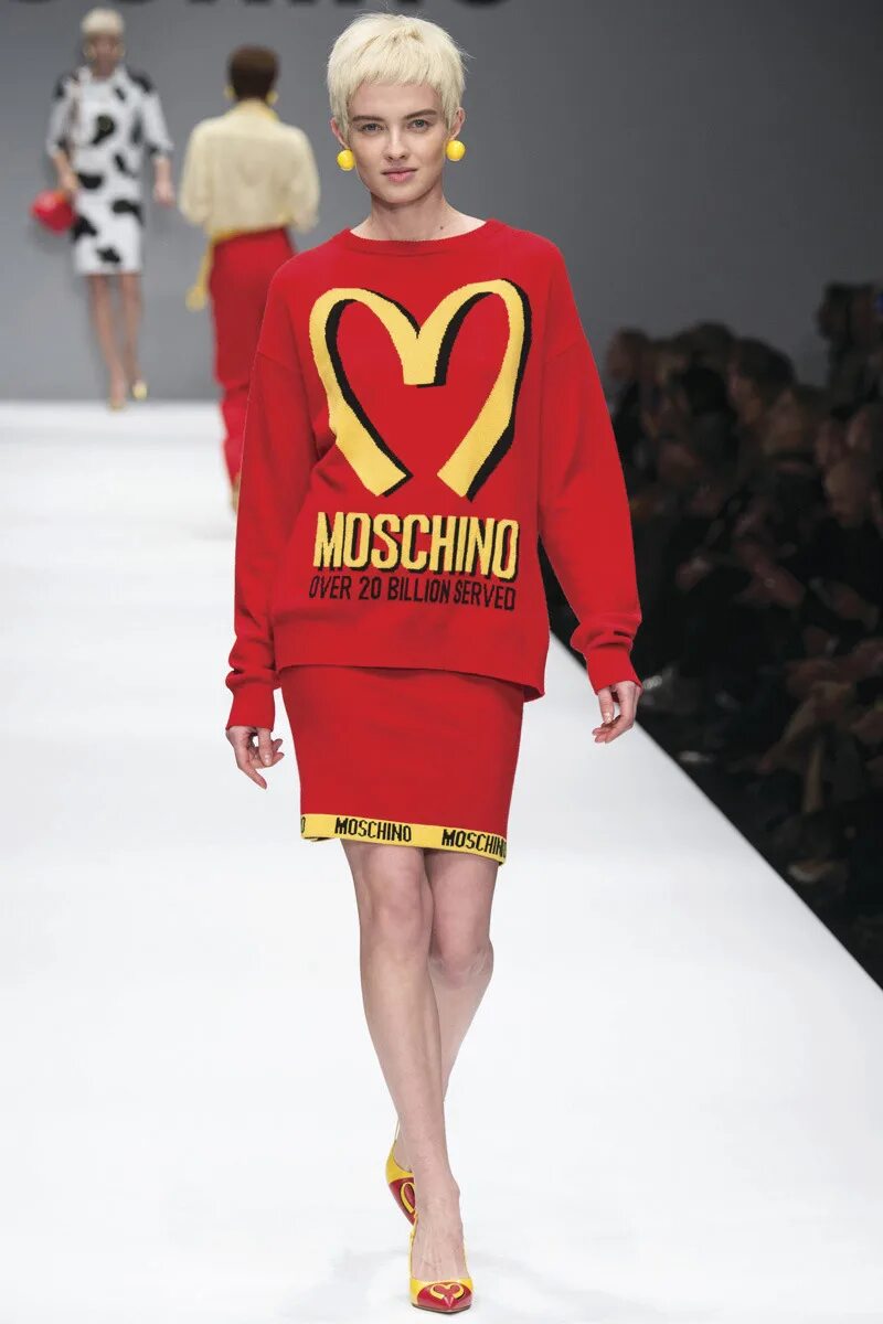 Показ москино 2020. Moschino couture 2014. Moschino woman одежда. Moschino одежда. Moschino одежда.