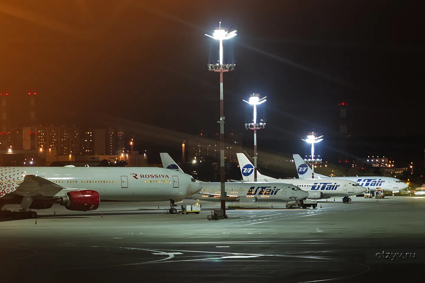 Аэропорт Внуково перрон. Внуково 2008. Аэропорт Внуково перрон Боинг 757. Внуково Рюмка. Купить авиабилеты аэропорт внуково