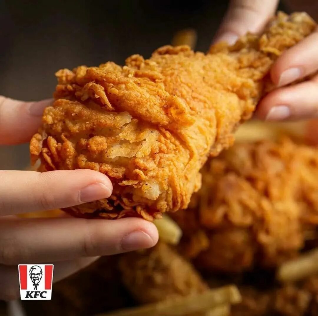 Курочка гриль кфс. Куриные ножки кфс. Куриные ножки кфс. Кфс ножки куриные в панировке. Острые куриные ножки кфс.