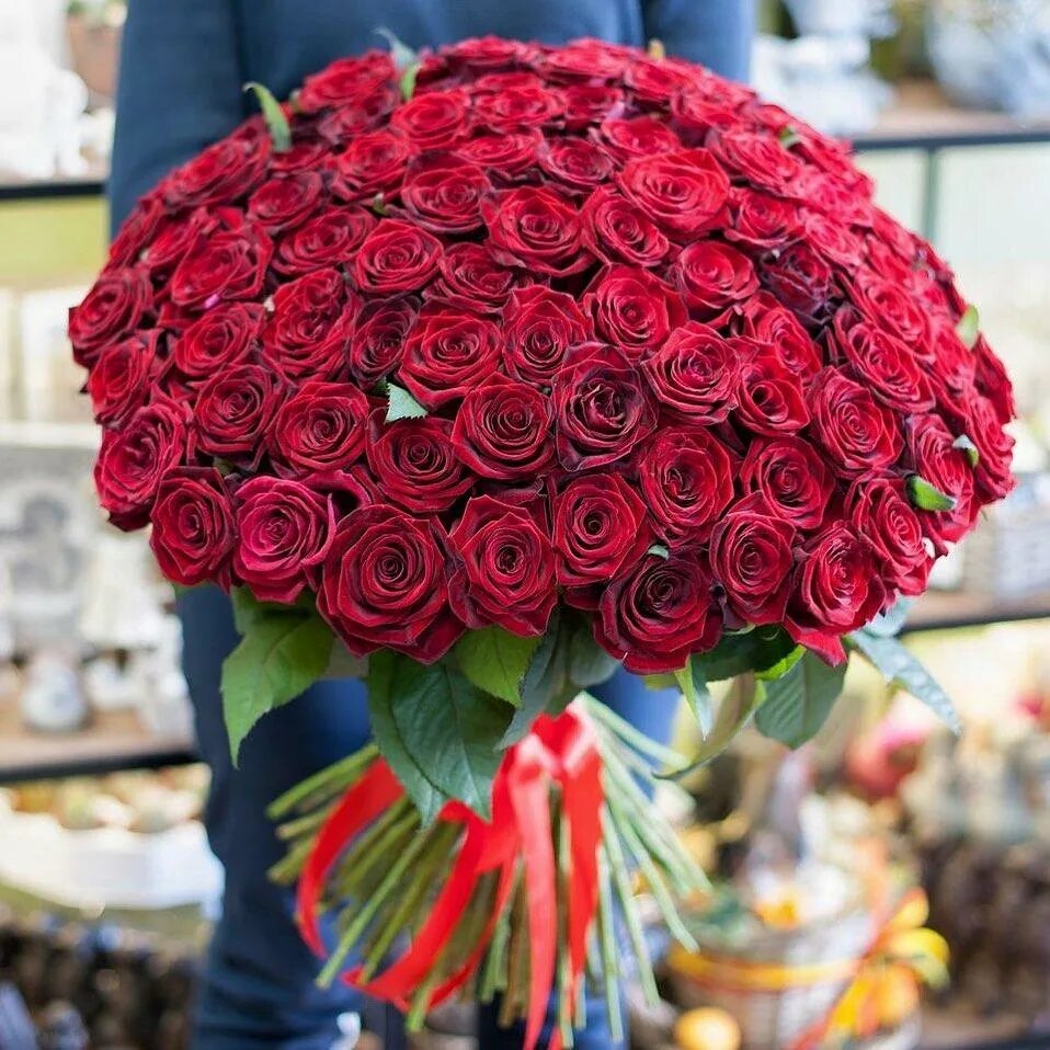 Фото роскошных букетов. Букет из красных роз (101роза).