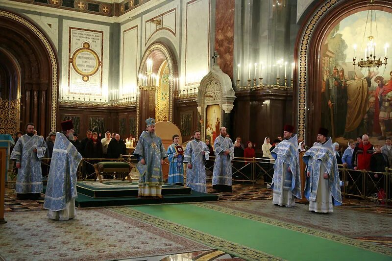 Богослужение в храме василия великого. Служба в храме христа спасителя как попасть. Патриарх детская литургия. 18 августа 2020 храм христа тронный зал. Служба в храме христа спасителя как попасть.