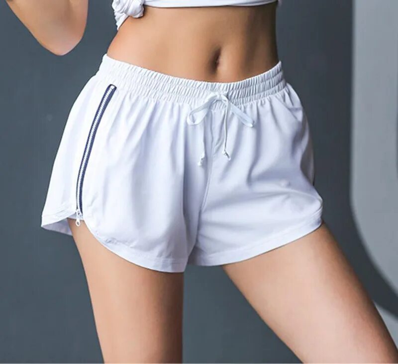 Short sport. Шорты женские. Шорты спортивные. Девушка в шортах. Шорты женские спортивные короткие.