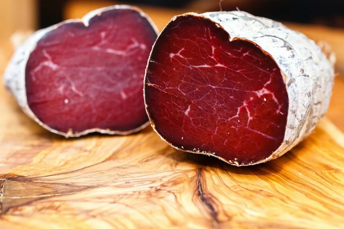 Брезаола италия. Брезаола италия. Говядина сыровяленая bresaola alto concetto. Брезаола что это. Брезаола италия.