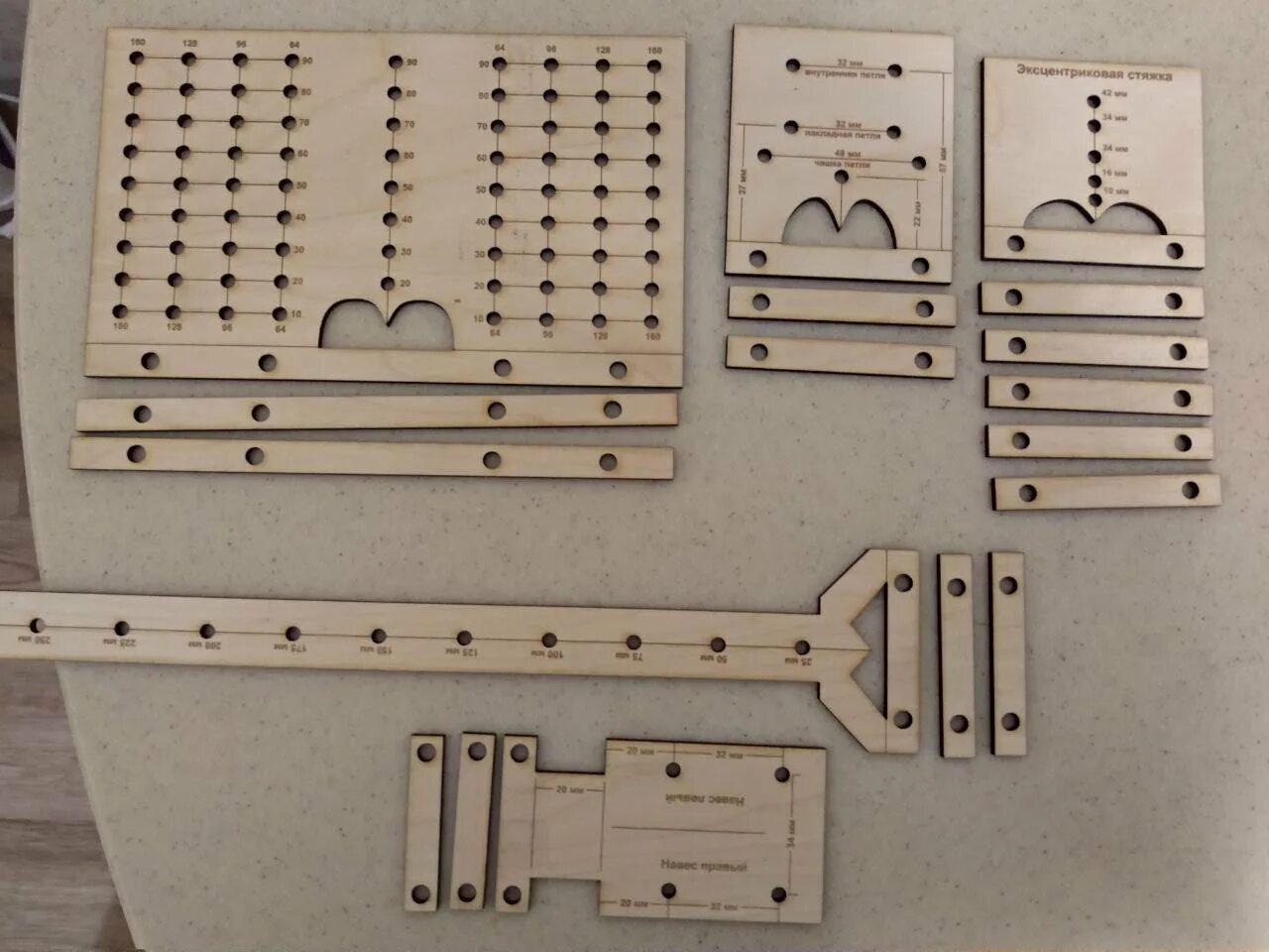 Шаблон для сборки мебели. Арвант мебельные кондукторы. Мебельного шаблона РШП-35б. Кондуктор для минификс на 3д. Мебельный кондуктор из фанеры CNC.