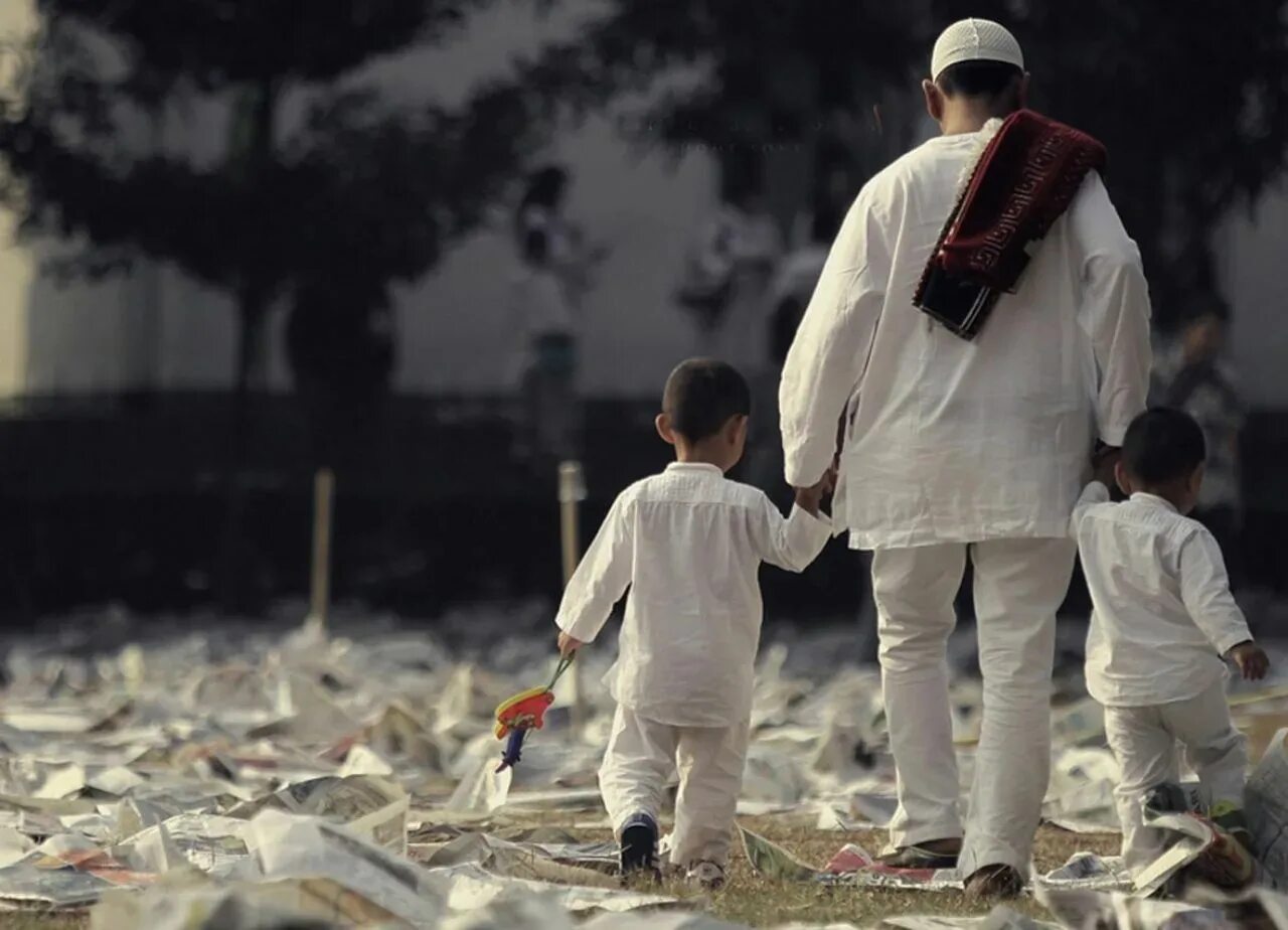 Умершие родители в исламе. Дети в исламе. мусульманские дети. мусульманская семья. мусульманская семья с детьми.