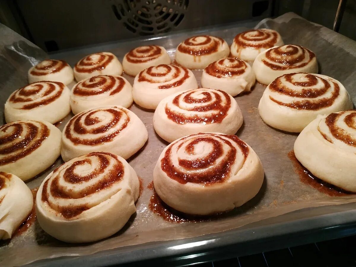 Специя синнабон. Синнабон эстетика. Синабон с корицей. Синабон с корицей. Cinnabon булочки.