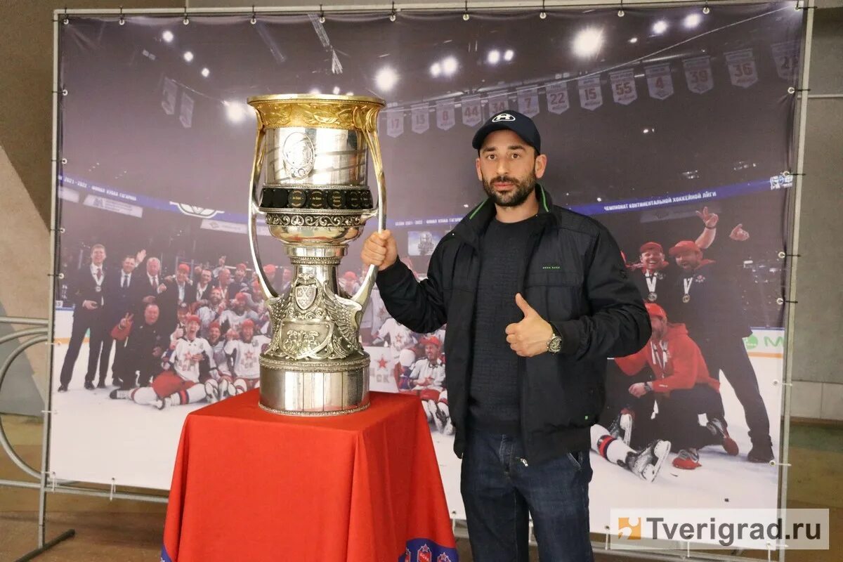 Кубок Гагарина. Кубок Гагарина 2019 награждение. Тур Кубка Гагарина. Дарен диц с Кубком Гагарина.