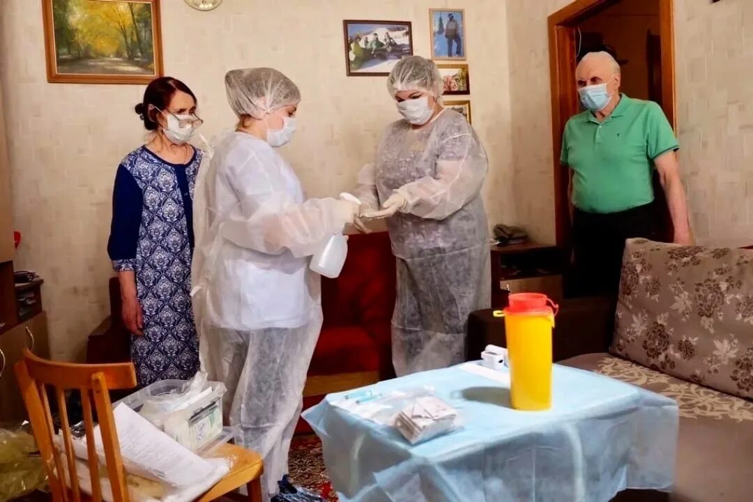 Вакцинация вологда. Вакцинация на дом москва. Вакцинация дом престарелых коронавирус хабаровск. Вакцинация на дом москва. Вакцинация от ковида.
