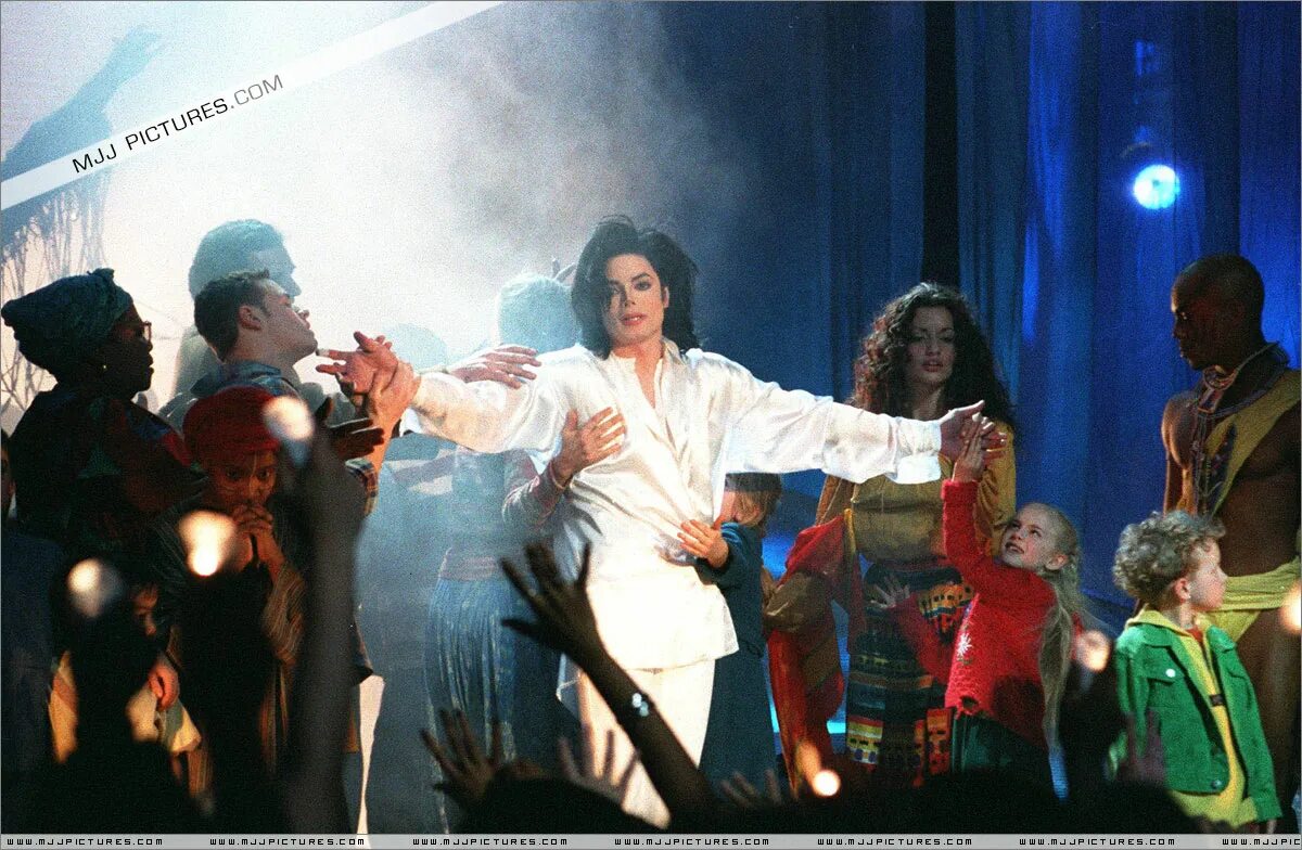 Песни майкла джексона earth. Michael Jackson Brit Awards 1996. Michael Jackson - Earth Song 1996. Michael Jackson Brit Awards.
