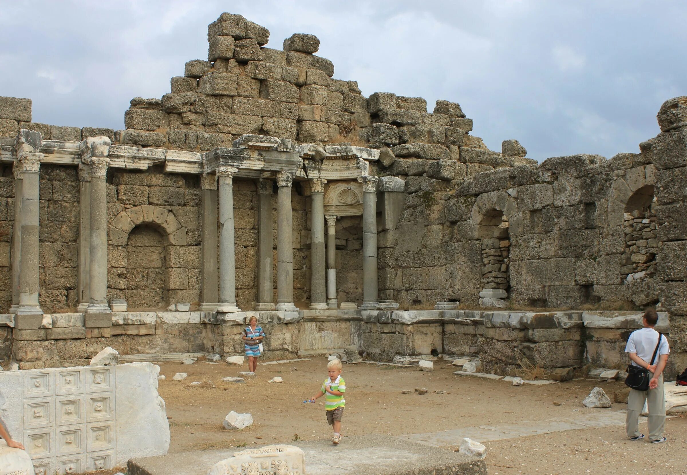 сиде находится. сиде находится. руины перге анталия. сиде музей под открытым небом. город сиде турция.