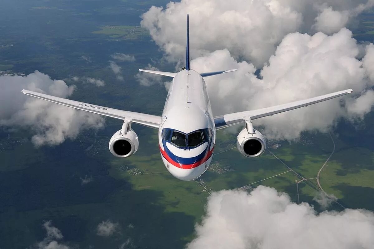 Полетели рф. Суперджет 100. Sukhoi Superjet 100. SSJ-100 самолет. Пассажирский самолет Суперджет 100.