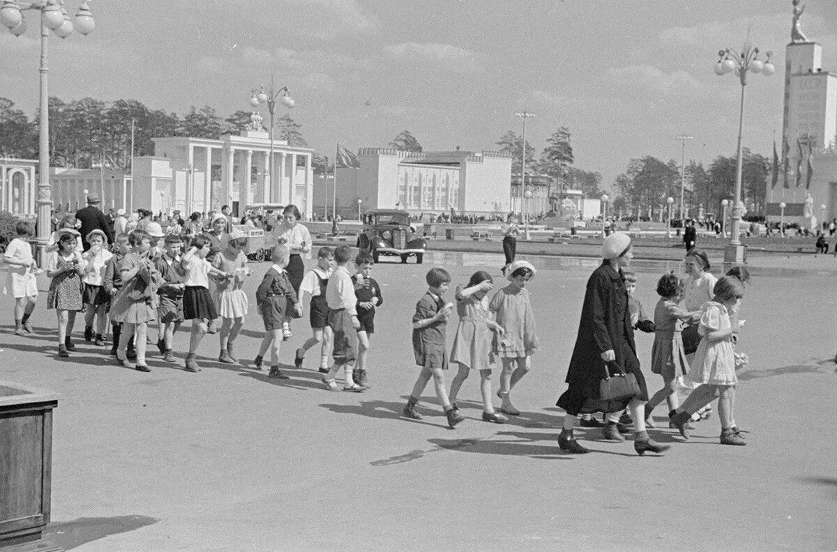 Фотографии 1930 года. «Москва». 1930-Е годы. Фотограф Эммануил Евзерихин.. Эммануила Евзерихина, 1930-е годы. Фотограф Эммануил Евзерихин. Евзерихин Арбатская площадь.