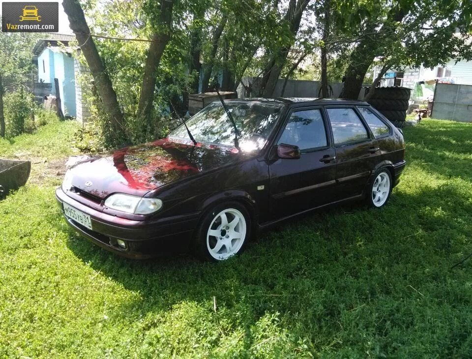 Ваз 2114 на литье с полкой. Ваз 2114 r16. Ваз 2114 на 16 колесах. Ваз 2114 r15. Ваз 2114 на литье r14.