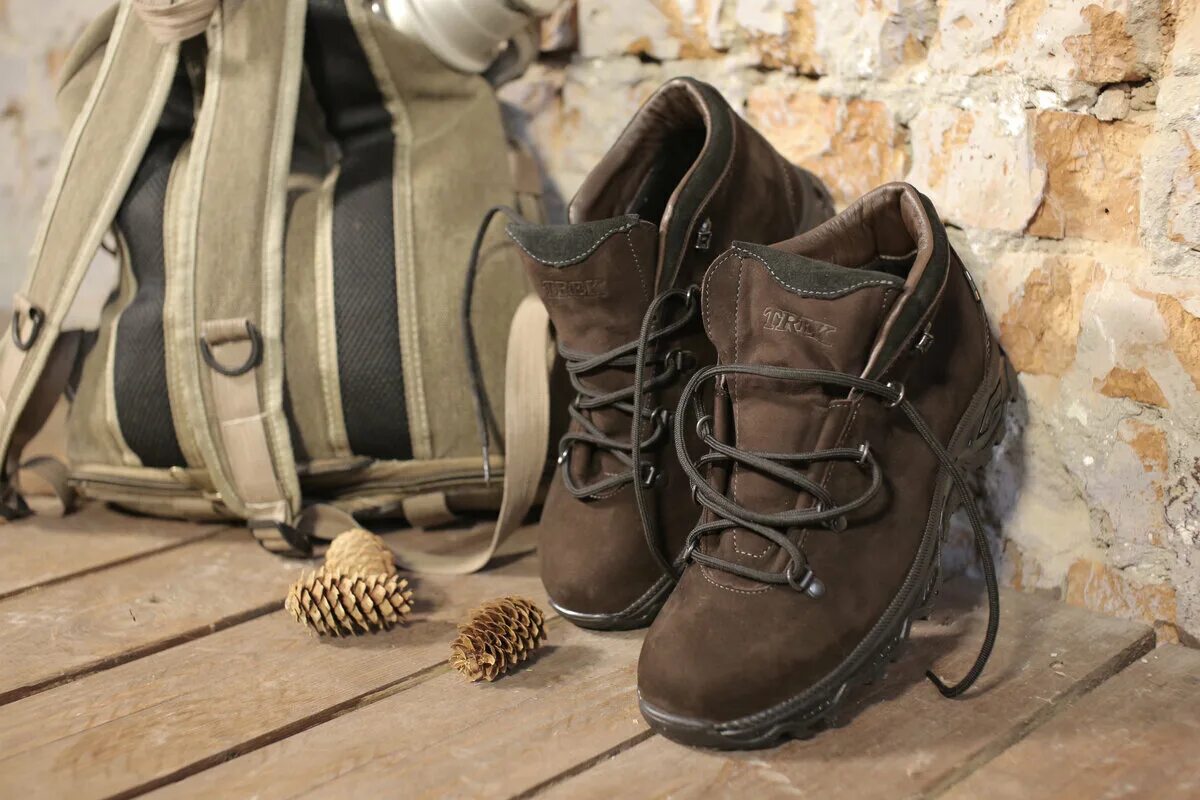 Trek обувь. Зимние ботинки Trek. Зимняя туристическая обувь мужская. Кожаные ботинки для походов.