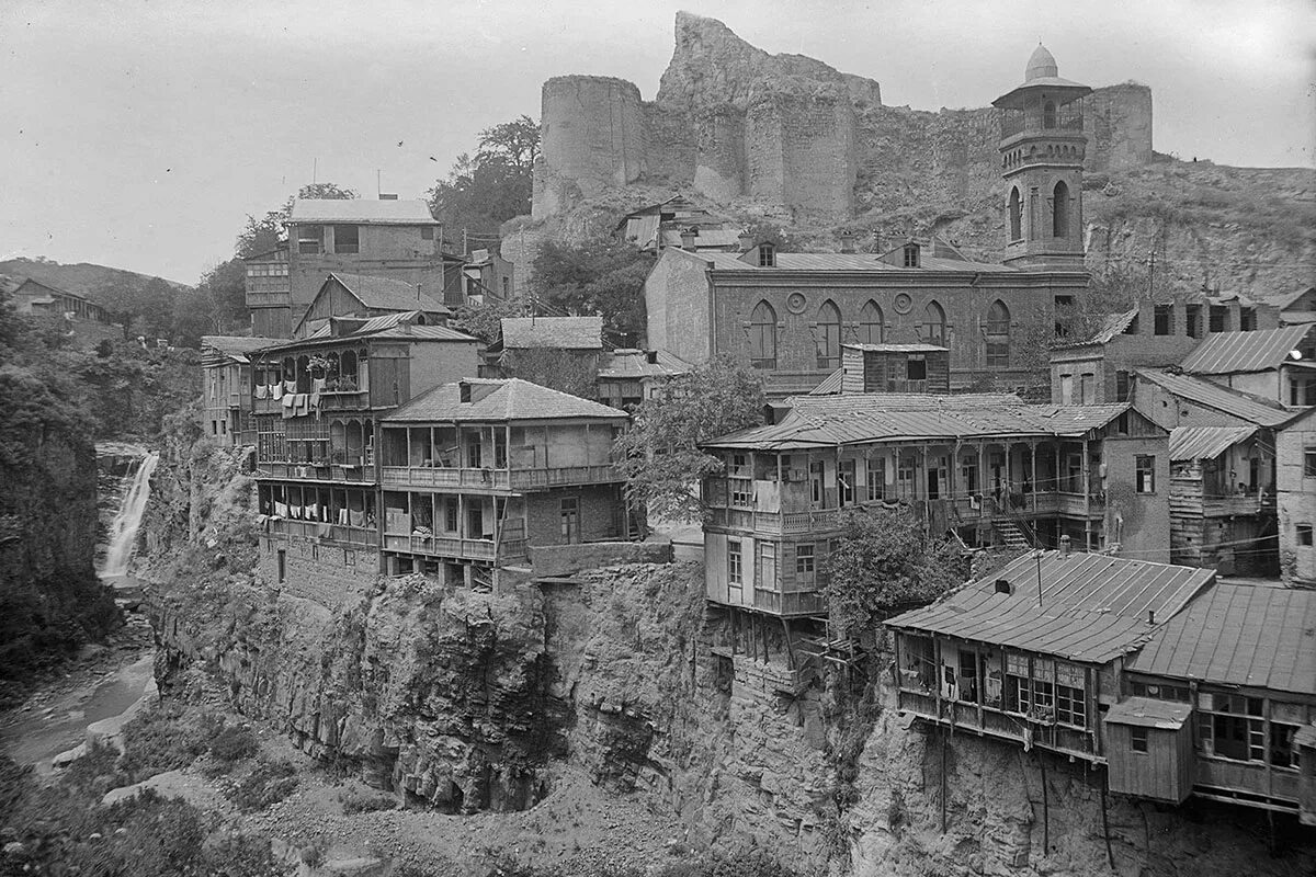 Грузия раньше. Тифлис Тбилиси. Столица Грузии Тифлис. Старый Тбилиси Тифлис 19 век. Грузия Тбилиси Авлабар исторические здания.