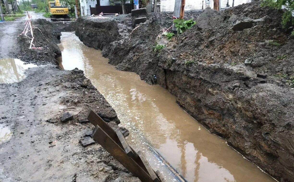 Долинск вода. Фото где вода под землей. Юг ремонт.