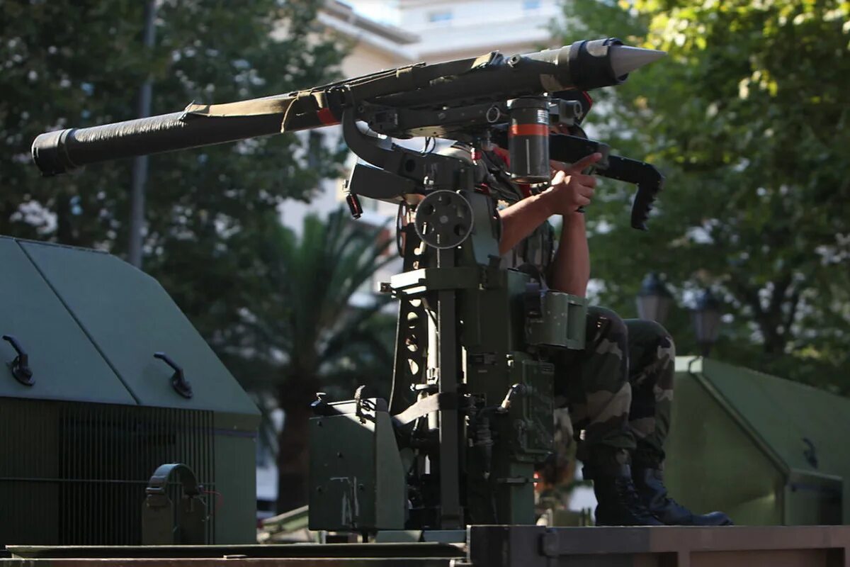 Мистраль пзрк франция. Мистраль пзрк франция. Зрк мистраль характеристики. Пзрк мистраль 2. Зрк мистраль характеристики.