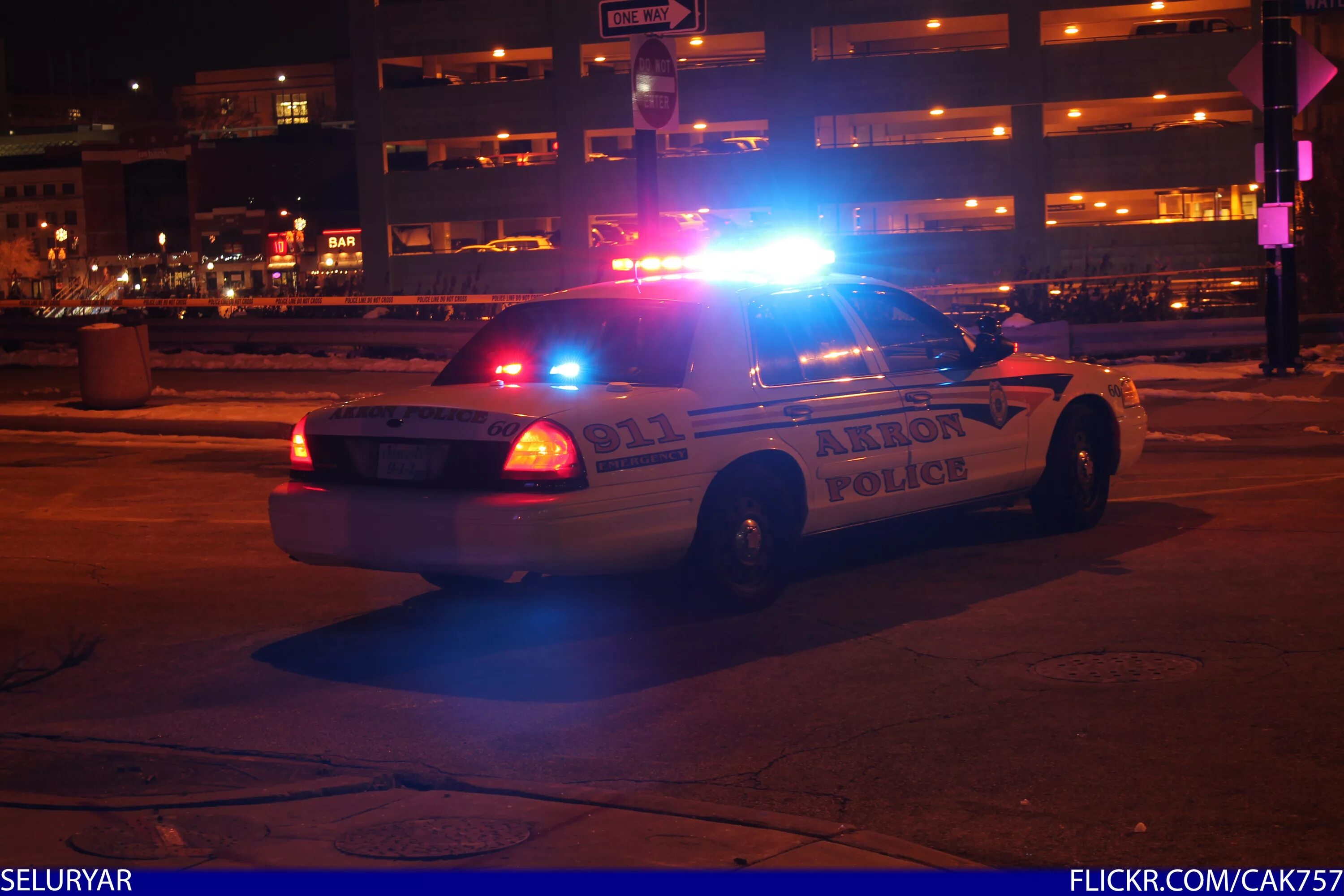 Ford Crown Victoria мигалки. NYPD Ford Crown Victoria ночью. Еду в полицейской машине