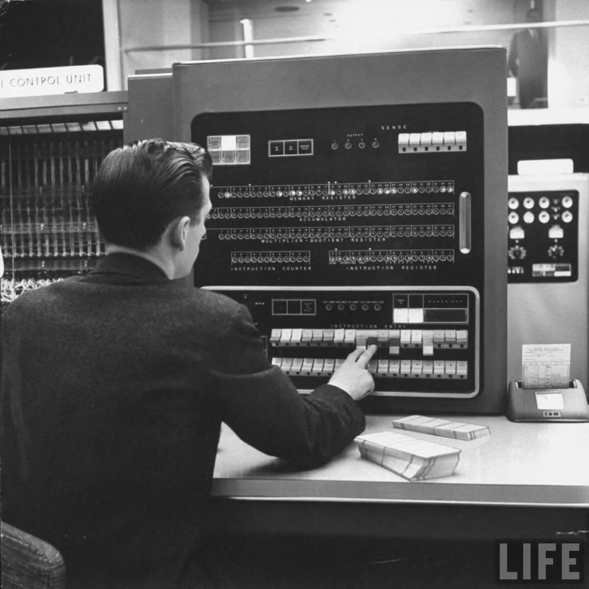 Ibm работа. IBM 701. Компьютер IBM 701. 1957 IBM - 701. IBM-701 поколение.