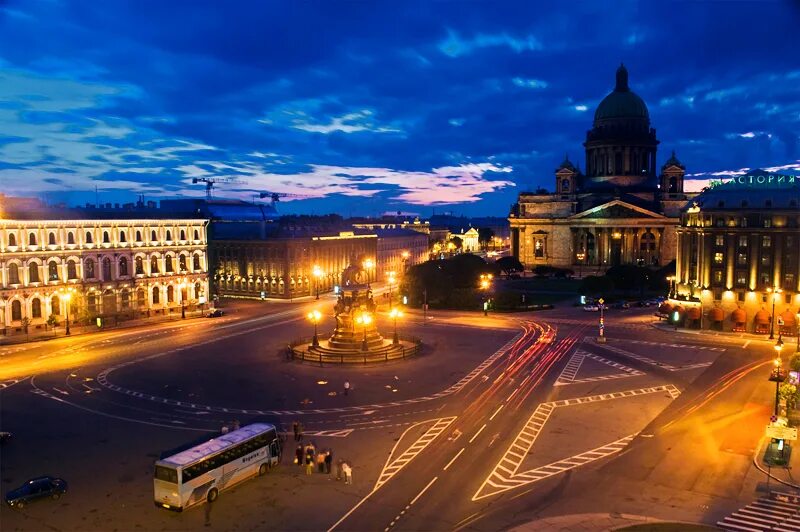 Спб центральный. Исаакиевская площадь Санкт-Петербург. Исаакиевская и Сенатская площадь. Исаа́киевская пло́щадь в СПБ. Сенатская площадь Санкт-Петербург ночью.