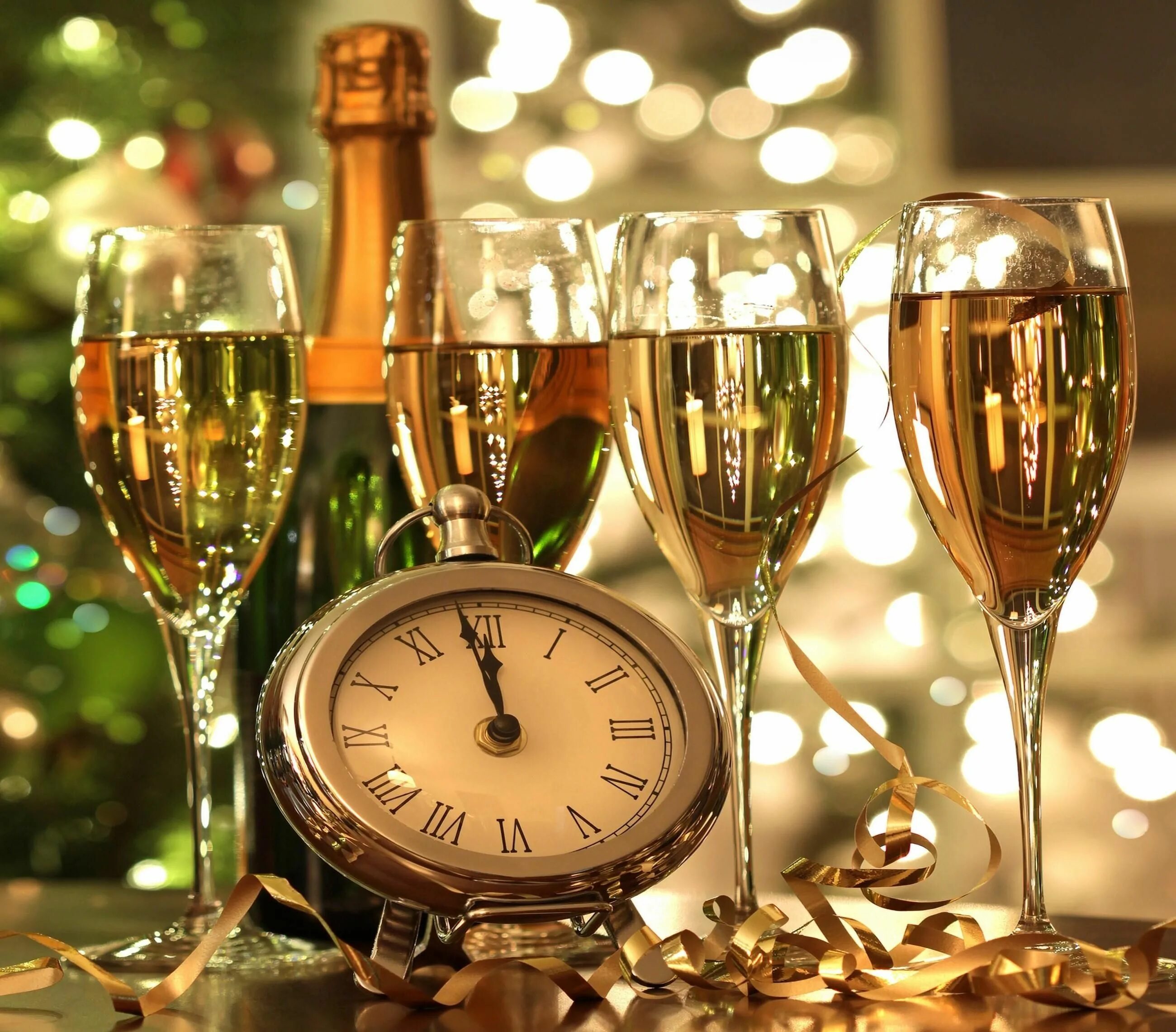 We celebrate new year. Шампанское новый год. Новогодние бокалы. Шампанское в бокале. Бокалы с шампанским новый год.