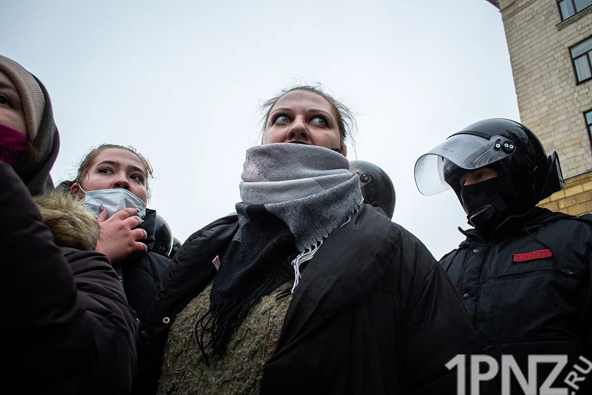 Митинг Навального 23 января 2021 Саратов. Дебилы на митинге. Митинг в поддержку Навального 23 января 2021. Митинги Навального 2021.