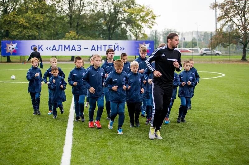 Поле алмаз антей спб. Футбольный манеж алмаз антей. Джексон пейдж снукер. Тренера алмаз антей. Тренера алмаз антей.