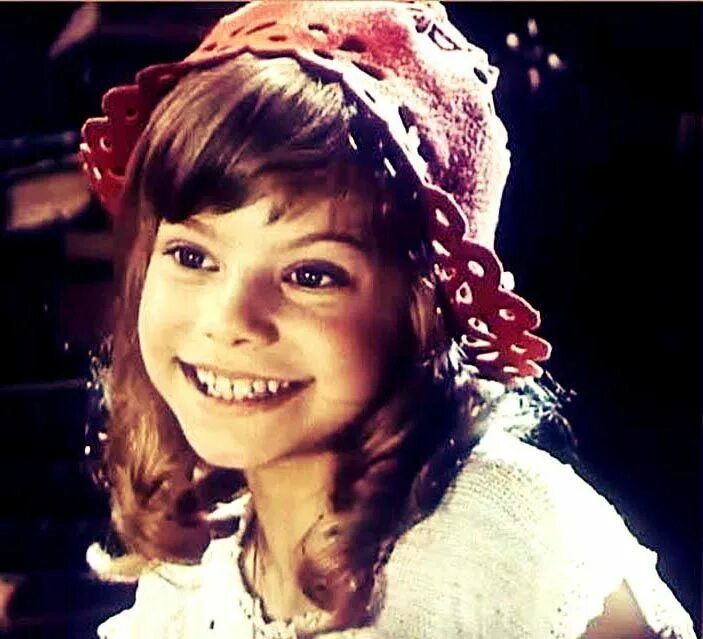 Красная шапочка red riding hood, 2011. Кинофильма красная шапочка. Про красную шапочку 1977 постер. Кинофильма красная шапочка. Кинофильма красная шапочка.