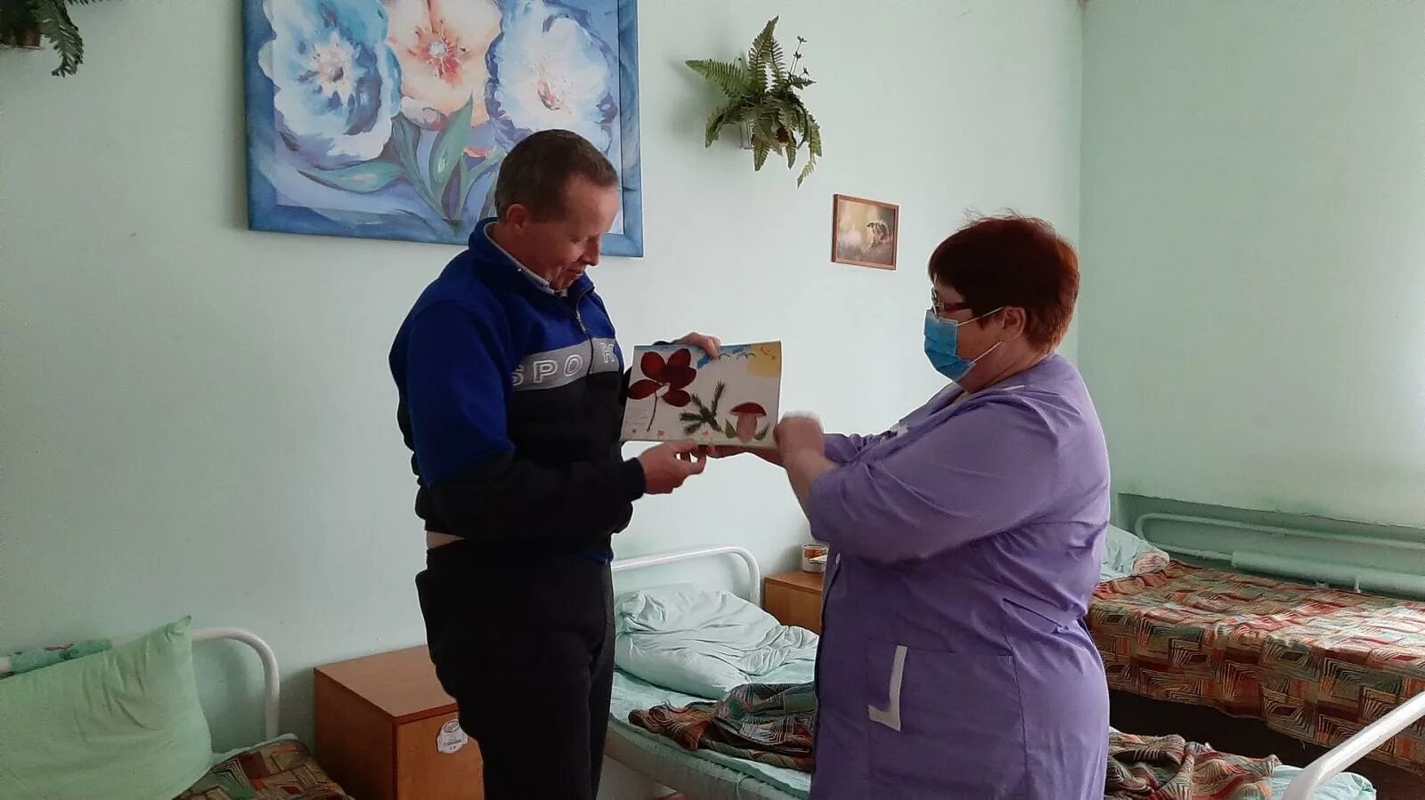 Одоев дом престарелых. Психоневрологический интернат кирилловский район. Пожилые люди в стационарных учреждениях. Дом престарелых. Дома интернаты.