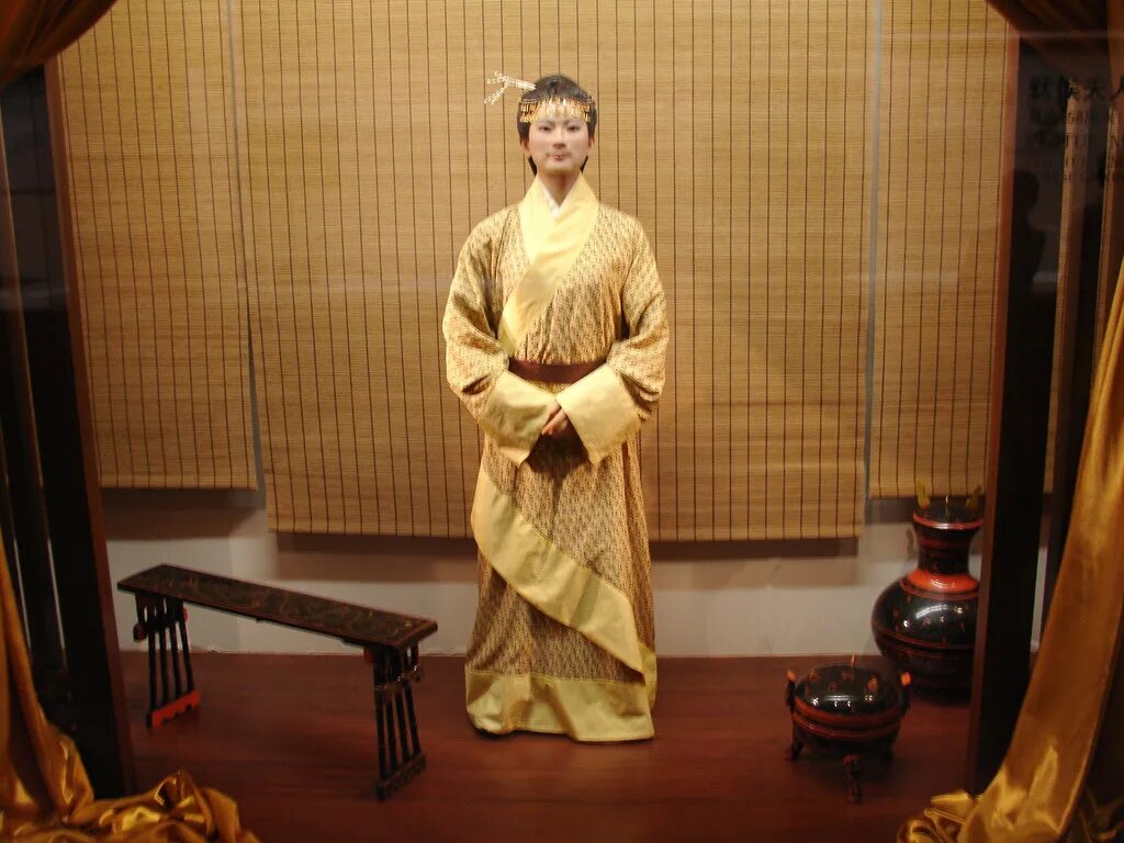 Дай китай. Дай китай. Дорама повелитель волков сяо чжан. Китай желтый традиционный костюм. Давай оторвемся 2 дорама.