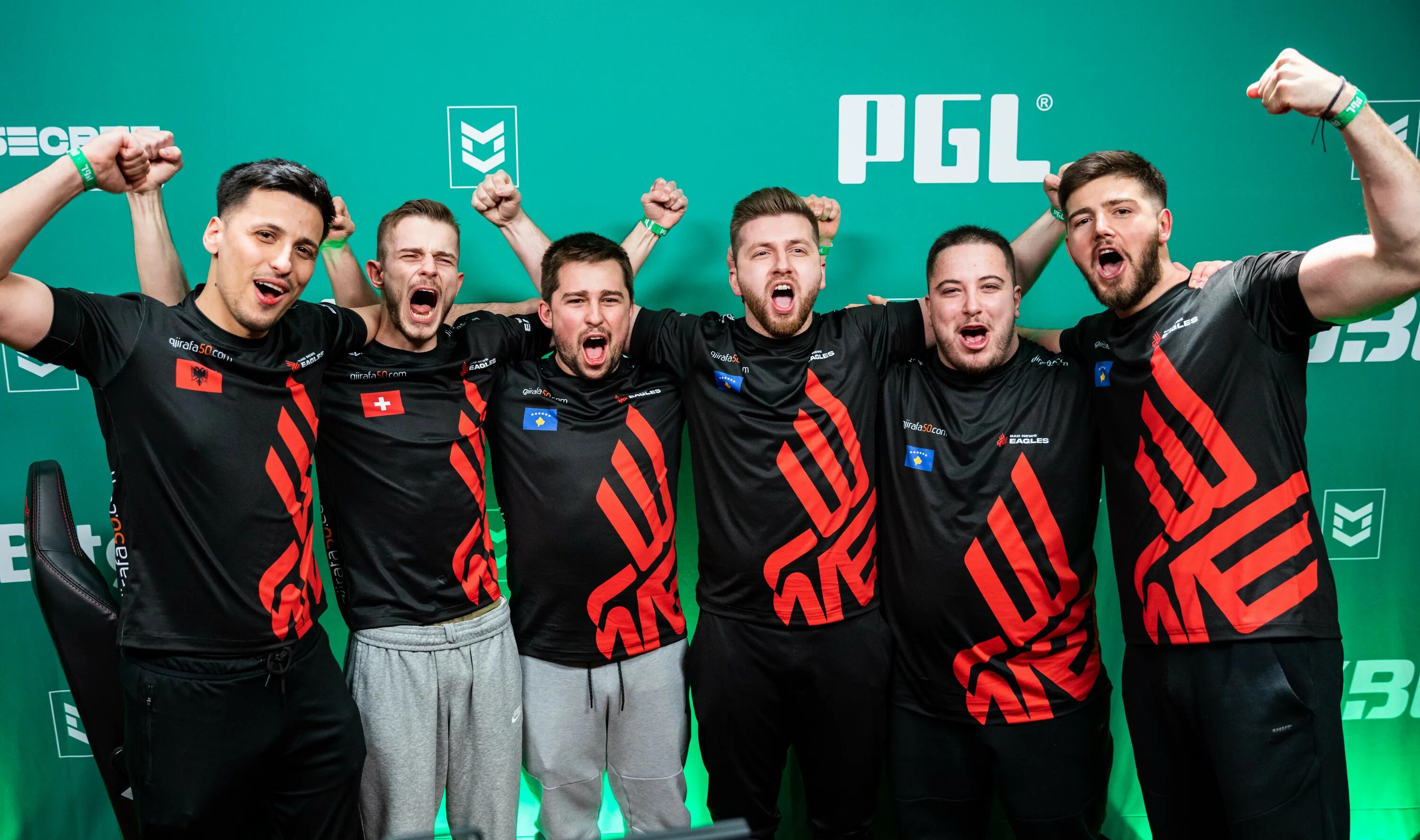 Тим спирит мажор кс. PGL Major Antwerp 2022. Bad News Eagles. Bad News Eagles CS go. Team Spirit CS go 2022.