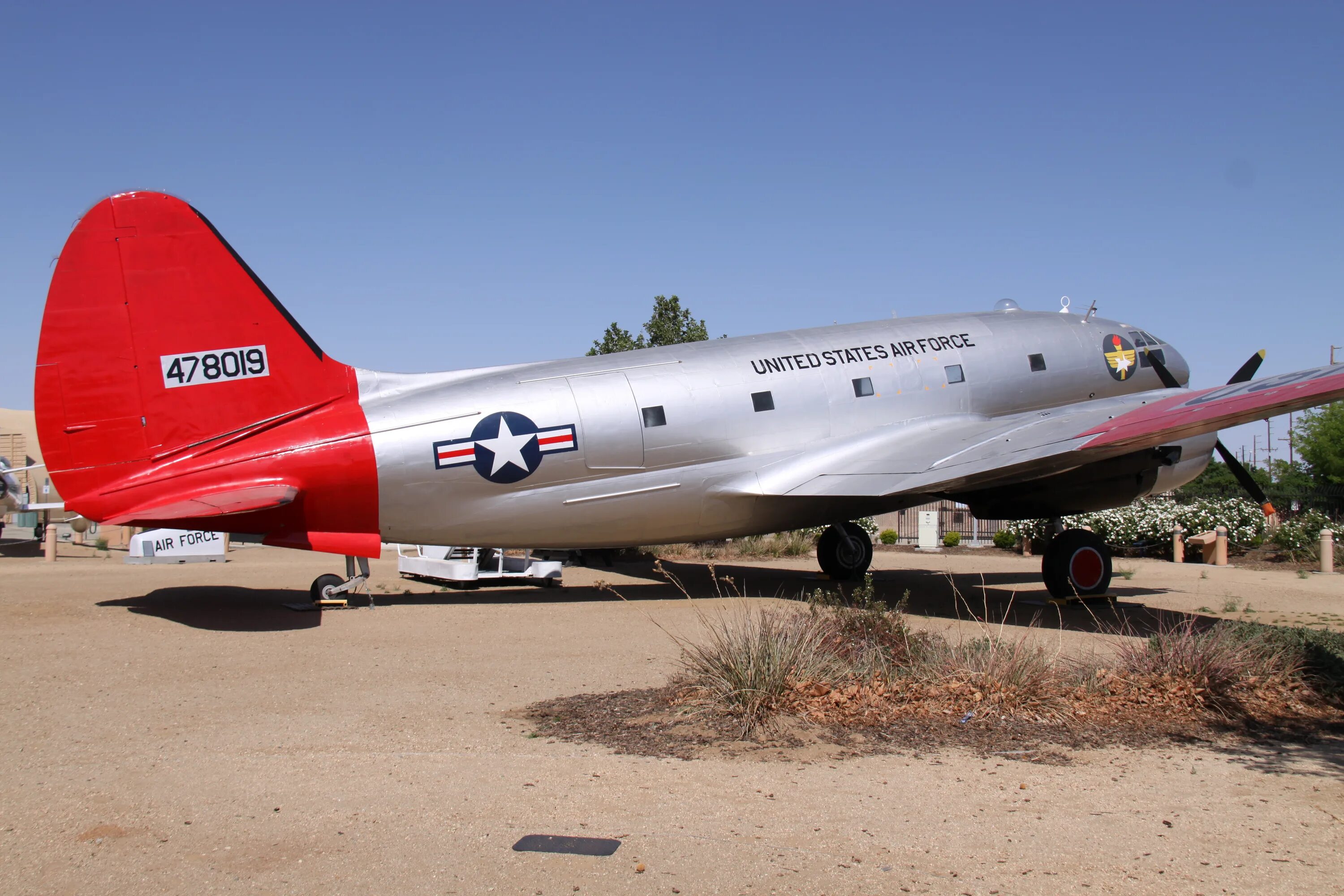 46 c 28. Curtiss c-46d Commando. Самолёт Curtiss c-46 Commando. C-46 USA. Curtiss CW-20.