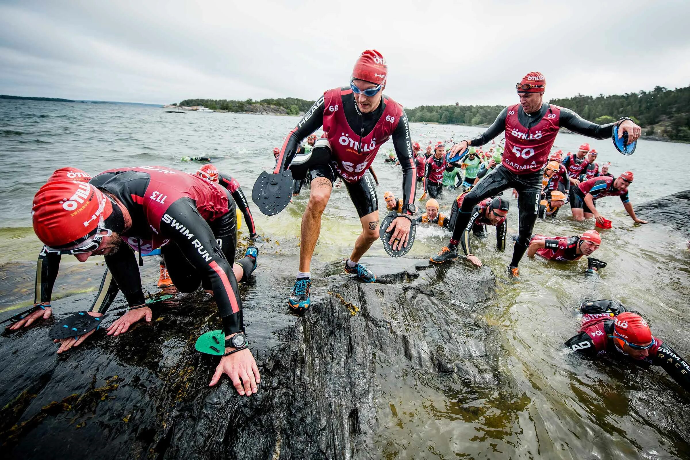 На открытой воде быстро. Свимран 2023. Свимран экипировка. Свим РАН. Swimrun фитнес.