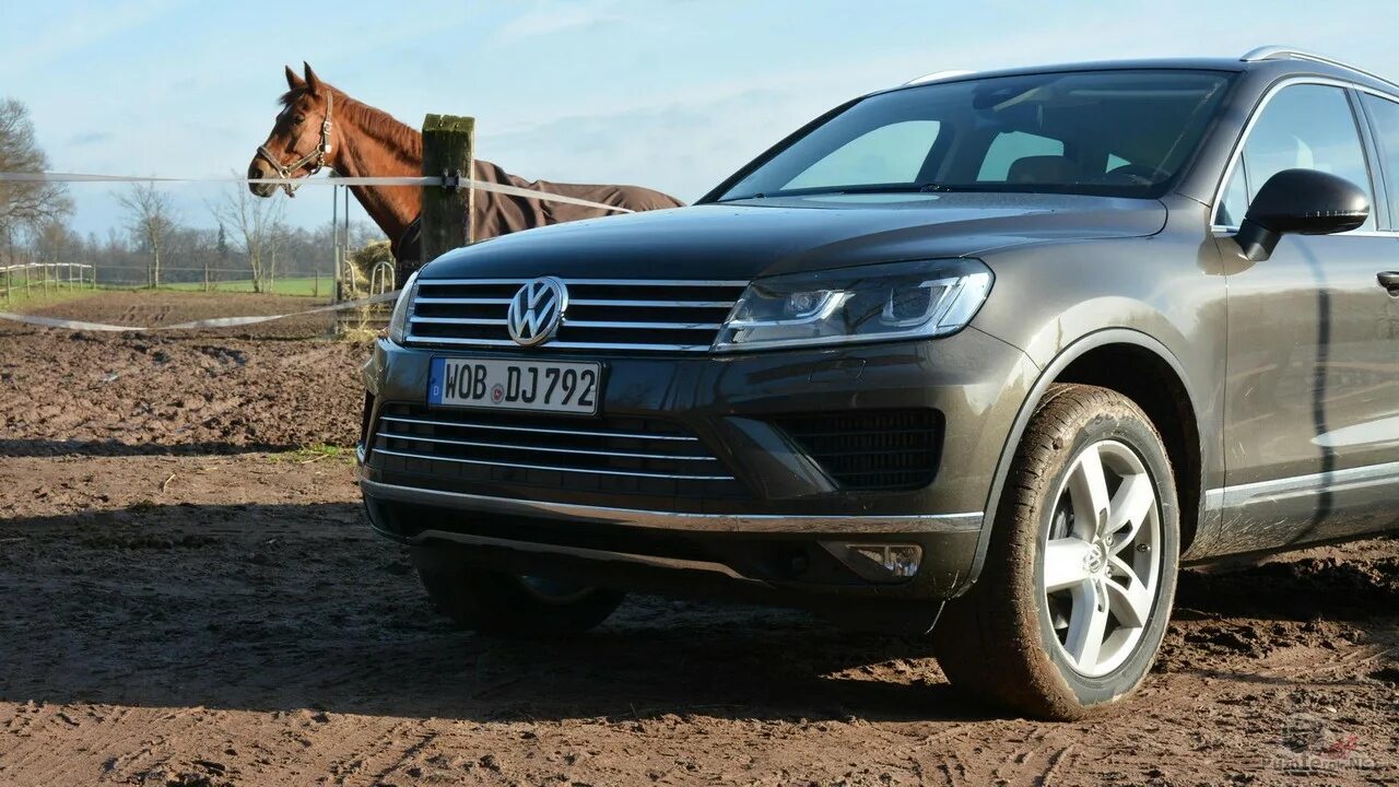 Фольксваген туарег б у. Фольксваген джип. Туареги воины. Туарег Gold Bond. Volkswagen Touareg Warriors.