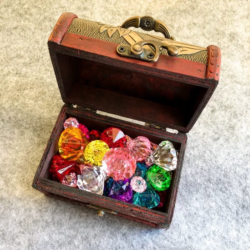 Шкатулка с драгоценностями. Сундук с золотом. Самоцветы камни малахитовая шкатулка. Малахитовая шкатулка с уральскими самоцветами. Сундук с конфетами.