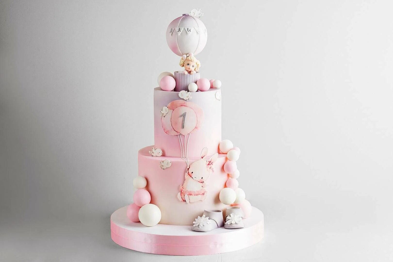 Двухъярусный торт для девочки на 1 годик. Двухярусный торт для девочки. Двухъярусный на годик девочке. Двухъярусный на годик девочке. Торт на годик девочке.