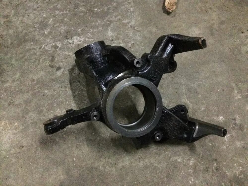 Поворотный кулак фольксваген поло седан. Кулак поворотный. Поворотный кулак vw polo sedan. Поворотный кулак левый поло седан. 6q0407255ac.