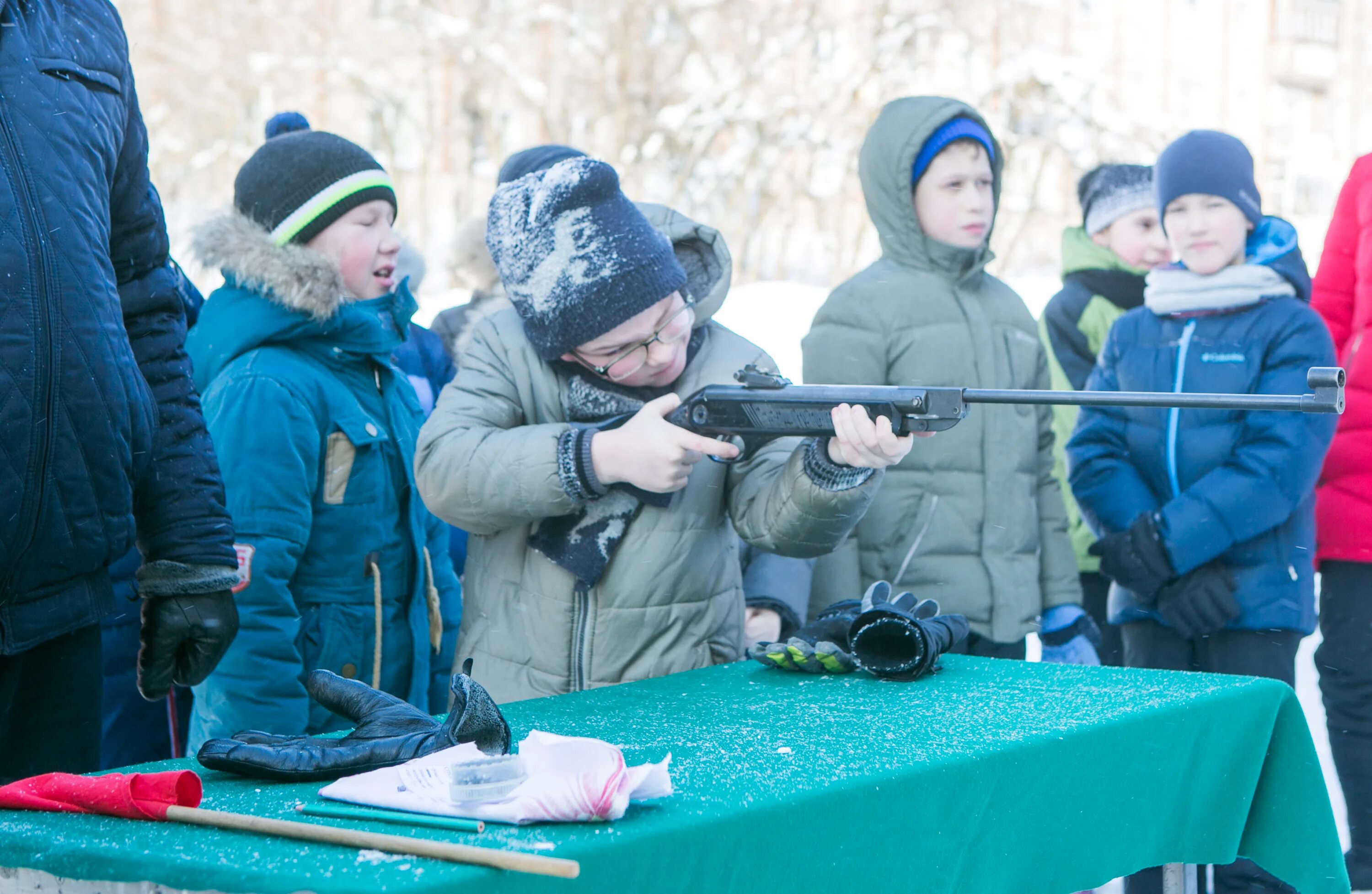 Зарница 23 февраля на улице