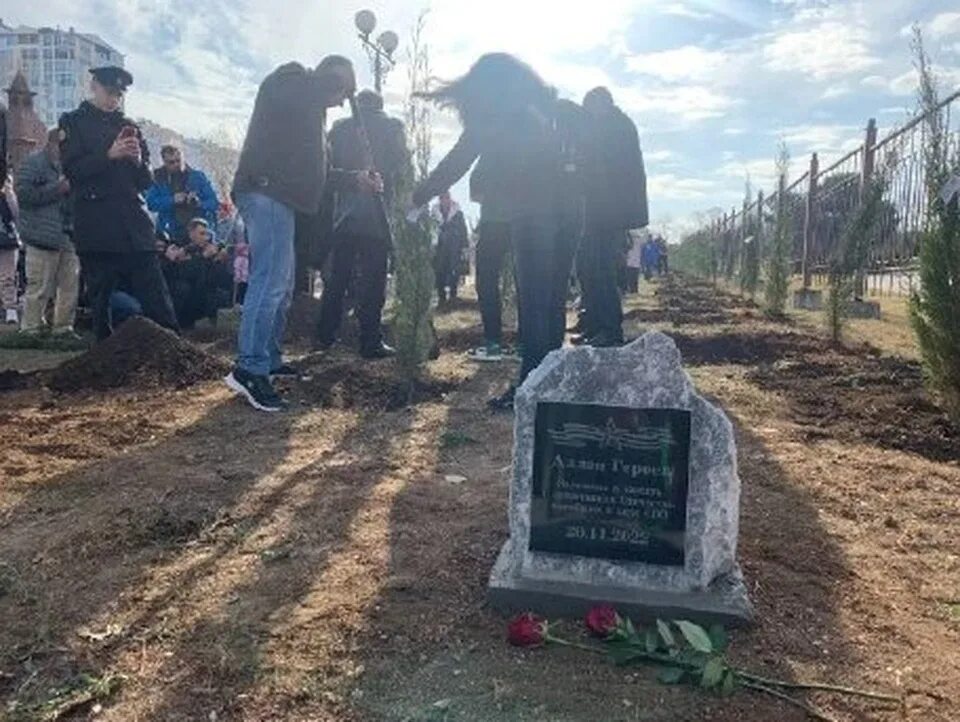 Аллея памяти. Заложили аллею. Герой дерево. Заложили аллею. Заложили аллею.