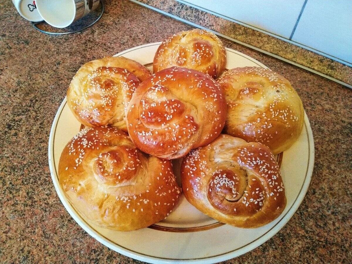 Булочки к чаю тесто. Ватрушки австрийские topfengolatschen. пышные булочки. булочки к чаю. пышные булочки из дрожжевого.