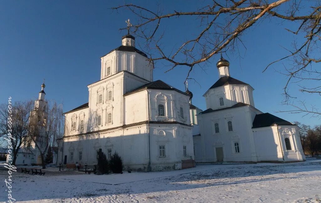 Свято николаевский мужской монастырь рыльск. Рыльский Свято-Николаевский монастырь. Николаевский монастырь Рыльск. Рыльский монастырь Курская область. Рыльский Свято-Николаевский мужской монастырь 1615 годы.