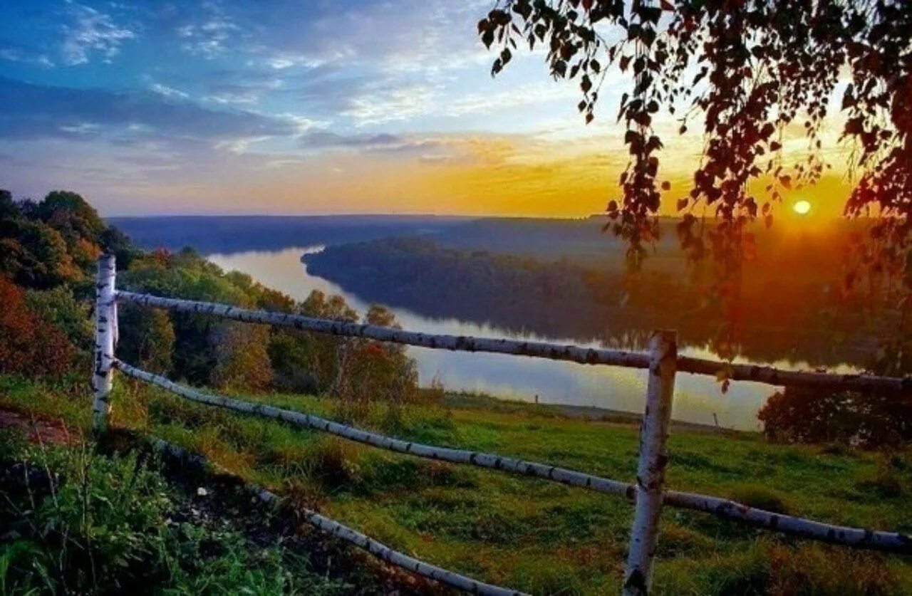 Вдали прозрачной. Пушгоры природа. Родина Есенина село Константиново. Есенин тихо струится река серебристая. Река Волга просторы Ульяновск.