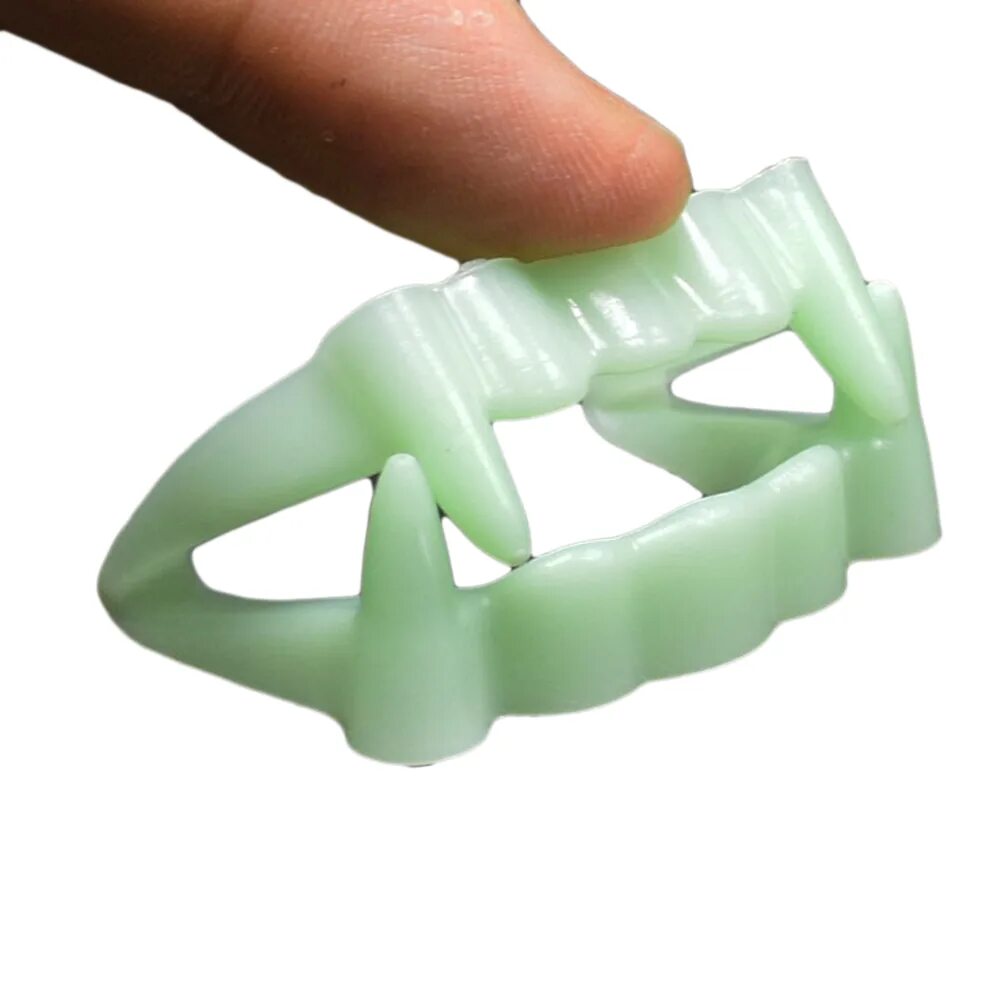 пластиковые зубы вампира. игрушка клык. пластмассовые клыки. клыки пластиковые. игрушечные клыки.