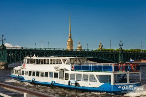 Прогулка на теплоходе с музыкой москва