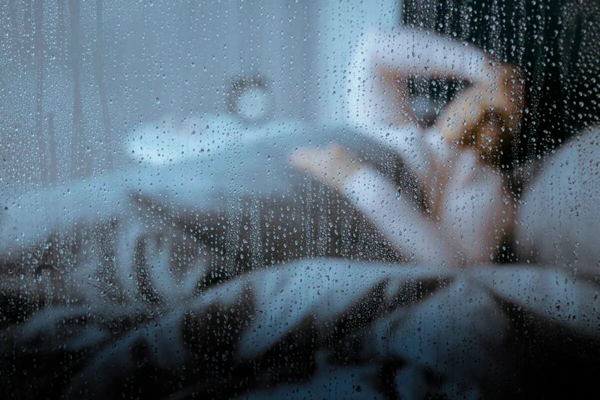 Спать под дождь. Спокойной дождливой ночи. Засыпать под шум дождя. Дождь для сна. Спать в дождь.