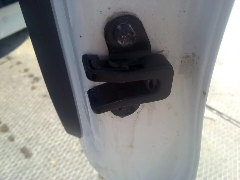 Toyota rav4 2010 замок задней двери. уплотнитель кромки двери приус альфа. направляющая задней двери рав 4. крепление колеса на rav-4 2001 u. тойота рав 4 2011 года без колеса на багажник.