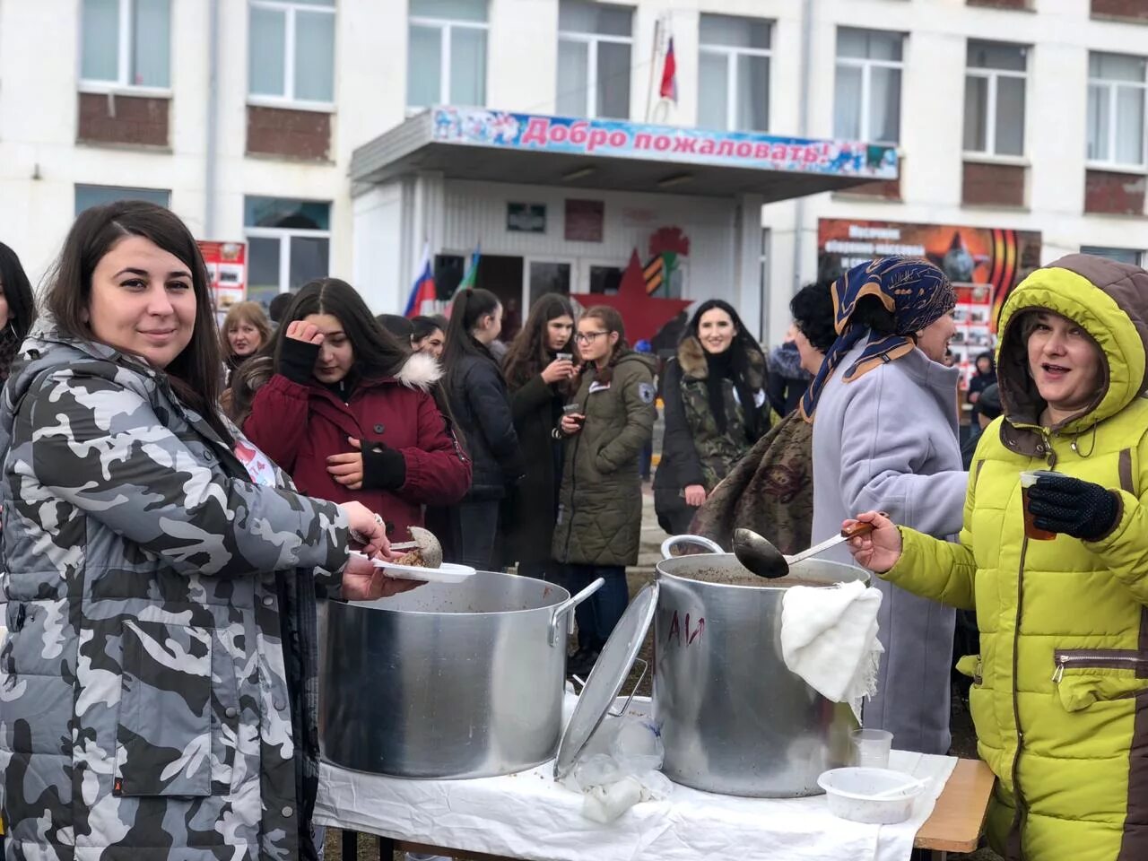 Гимназия 4 Усть-Джегута. Фото шимназии √4 Усть-Джегута. Народный костюм в Усть-Джегуте. Усть Джегута зима. Усть джегута сайт